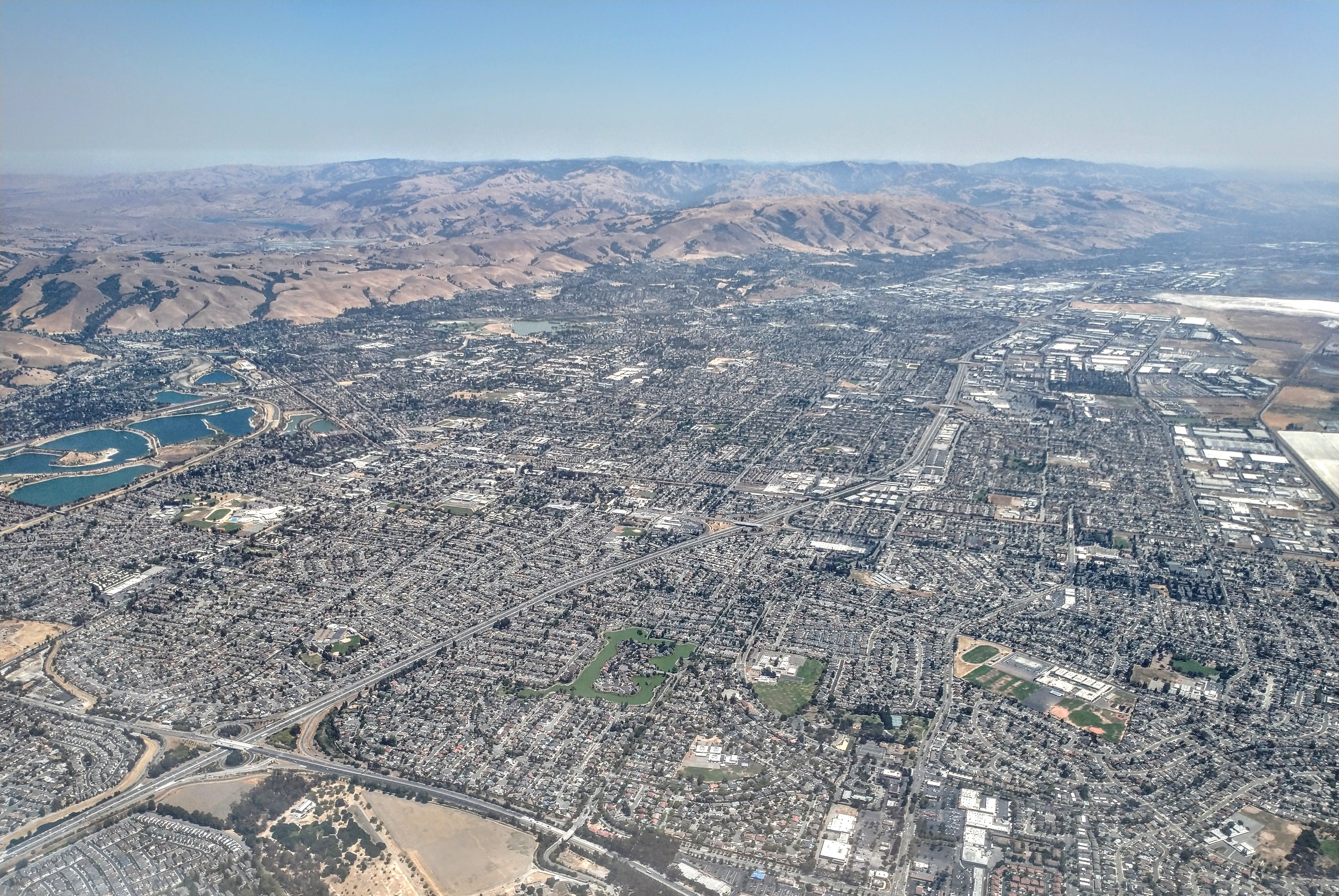 Aerial photograph of Fremont, California, looking south along Interstate 880, August 2021.